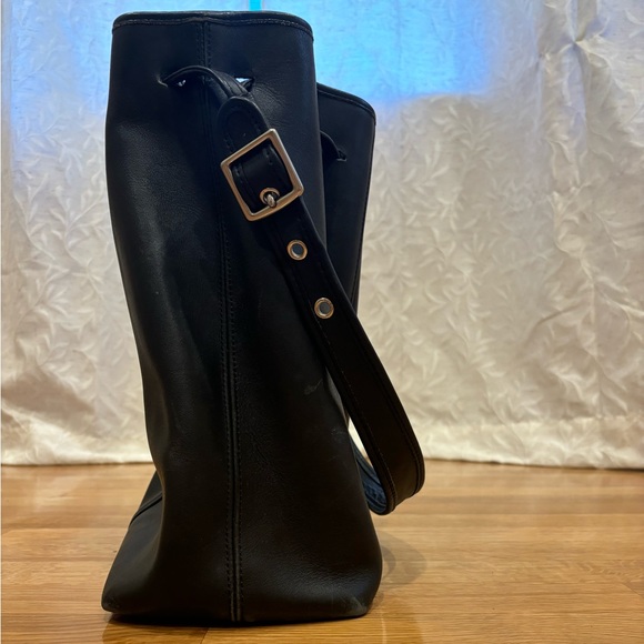 90s Coach Black Leather Bucket Bag - Picture 4 of 7